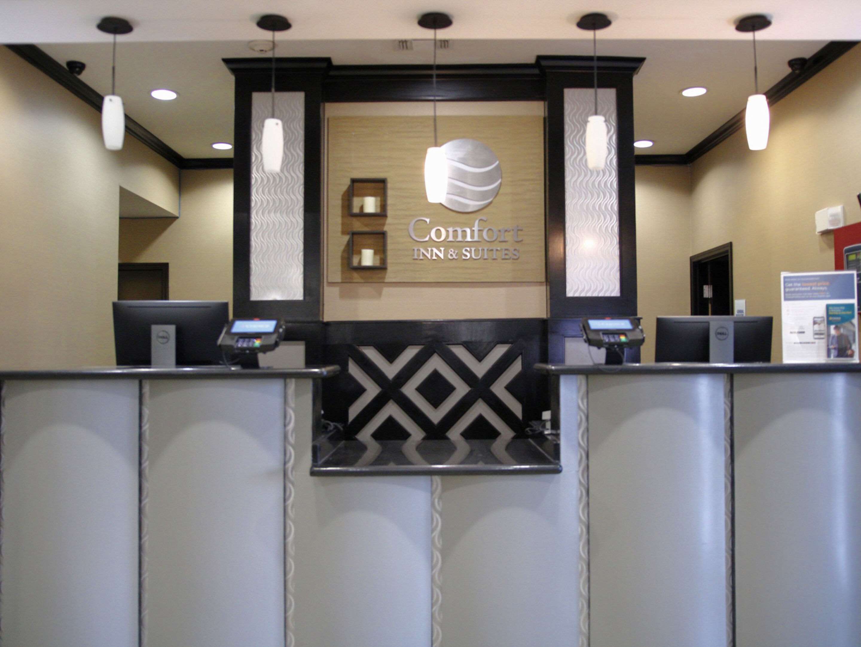 Front desk | Comfort Inn & Suites Dallas Medical - Market Center