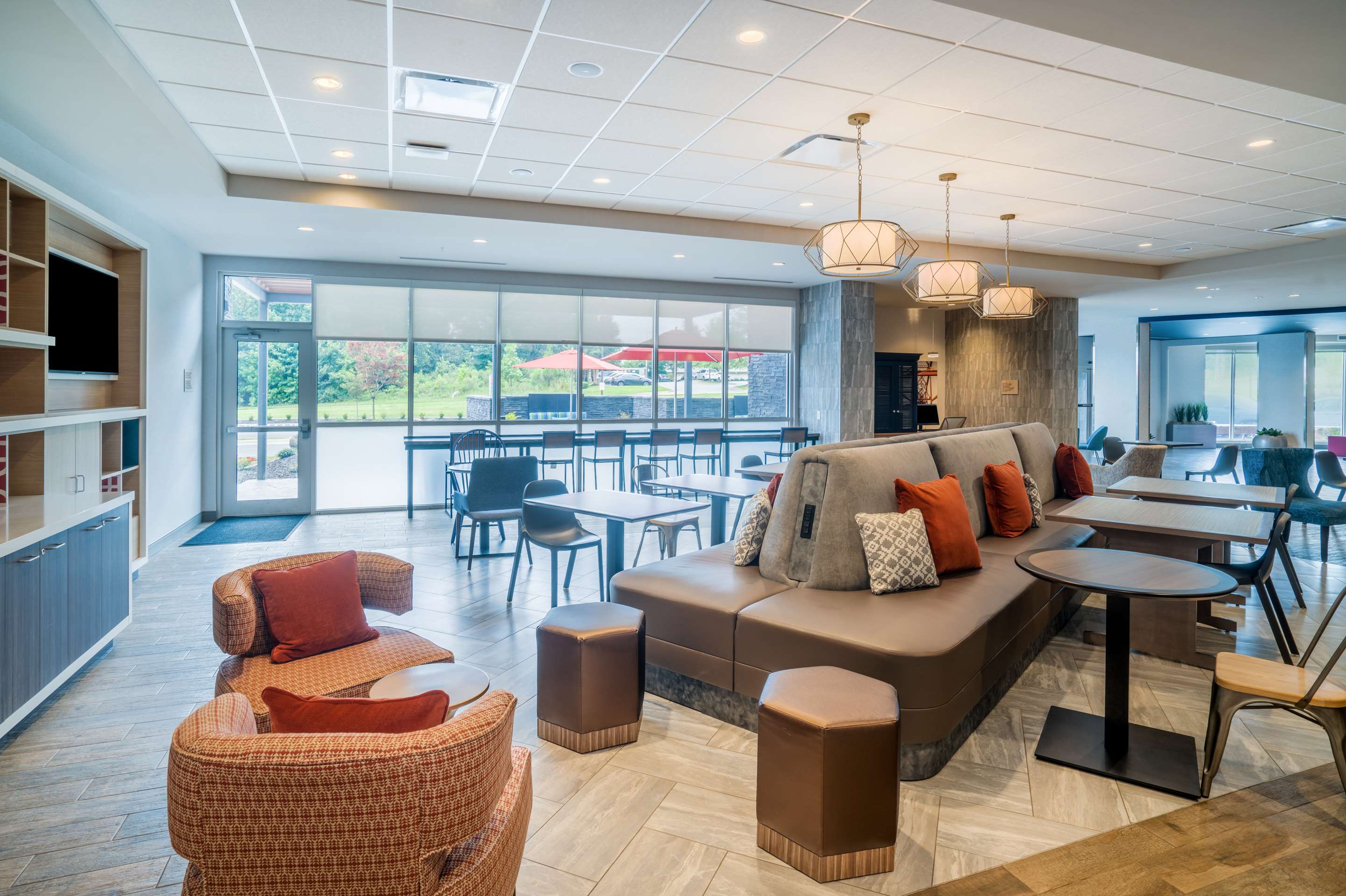 Lobby | Home2 Suites by Hilton North Little Rock