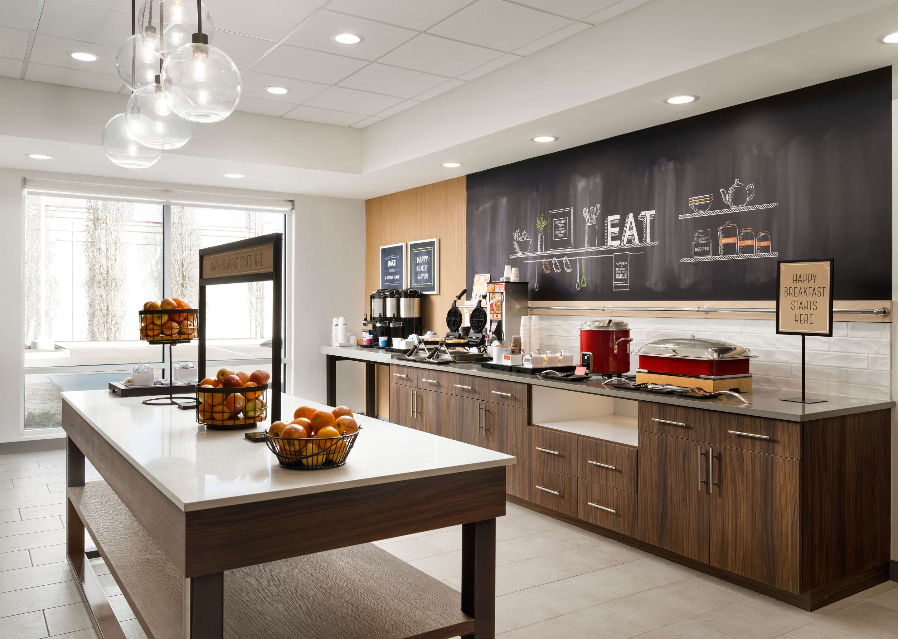 Breakfast Area | Hampton Inn Redmond Bend Airport