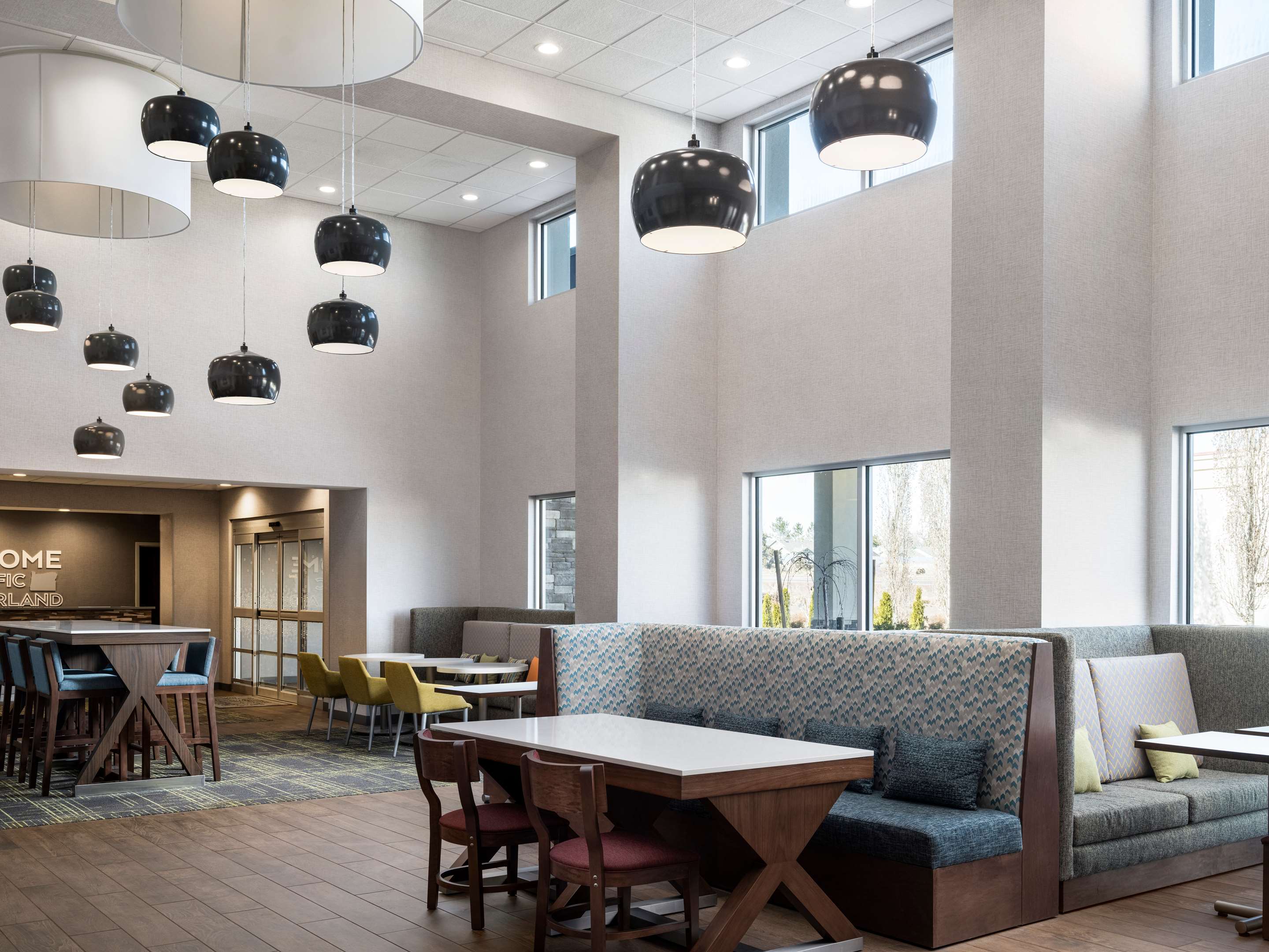 Lobby | Hampton Inn Redmond Bend Airport