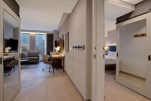  - Hampton Inn Downtown Montreal