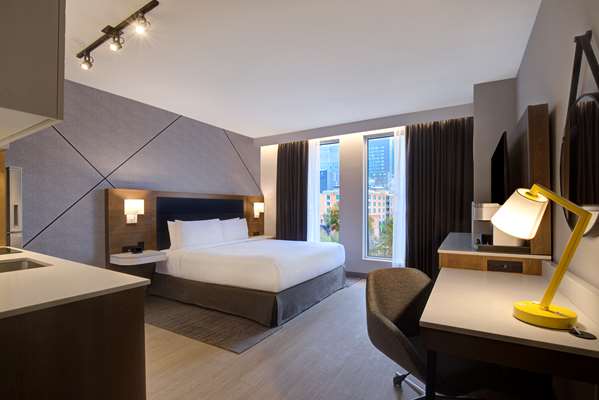  - Hampton Inn Downtown Montreal