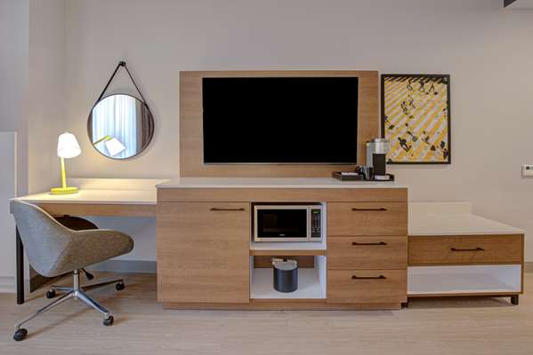  - Hampton Inn Downtown Montreal