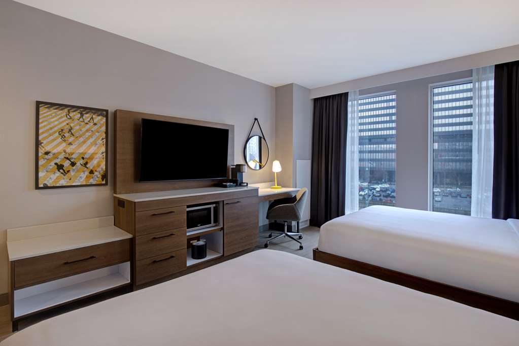 Hampton Inn Montreal Downtown Room Type - 2 QUEENS W  FRIDGE MICROWV