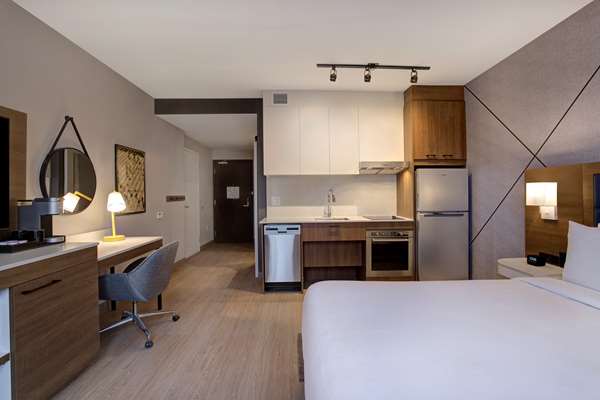  - Hampton Inn Downtown Montreal