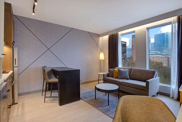  - Hampton Inn Downtown Montreal