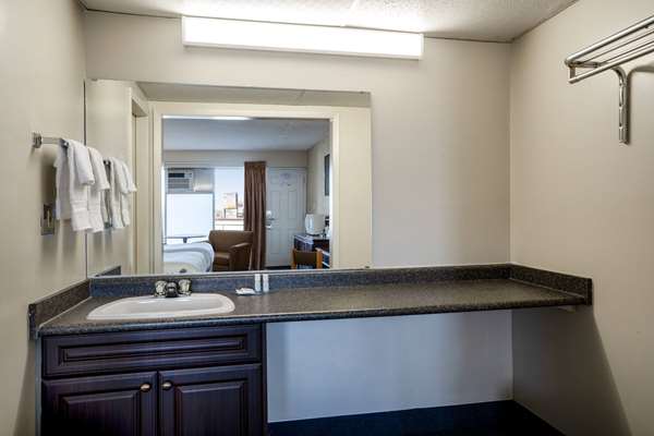  - Thriftlodge North Regina