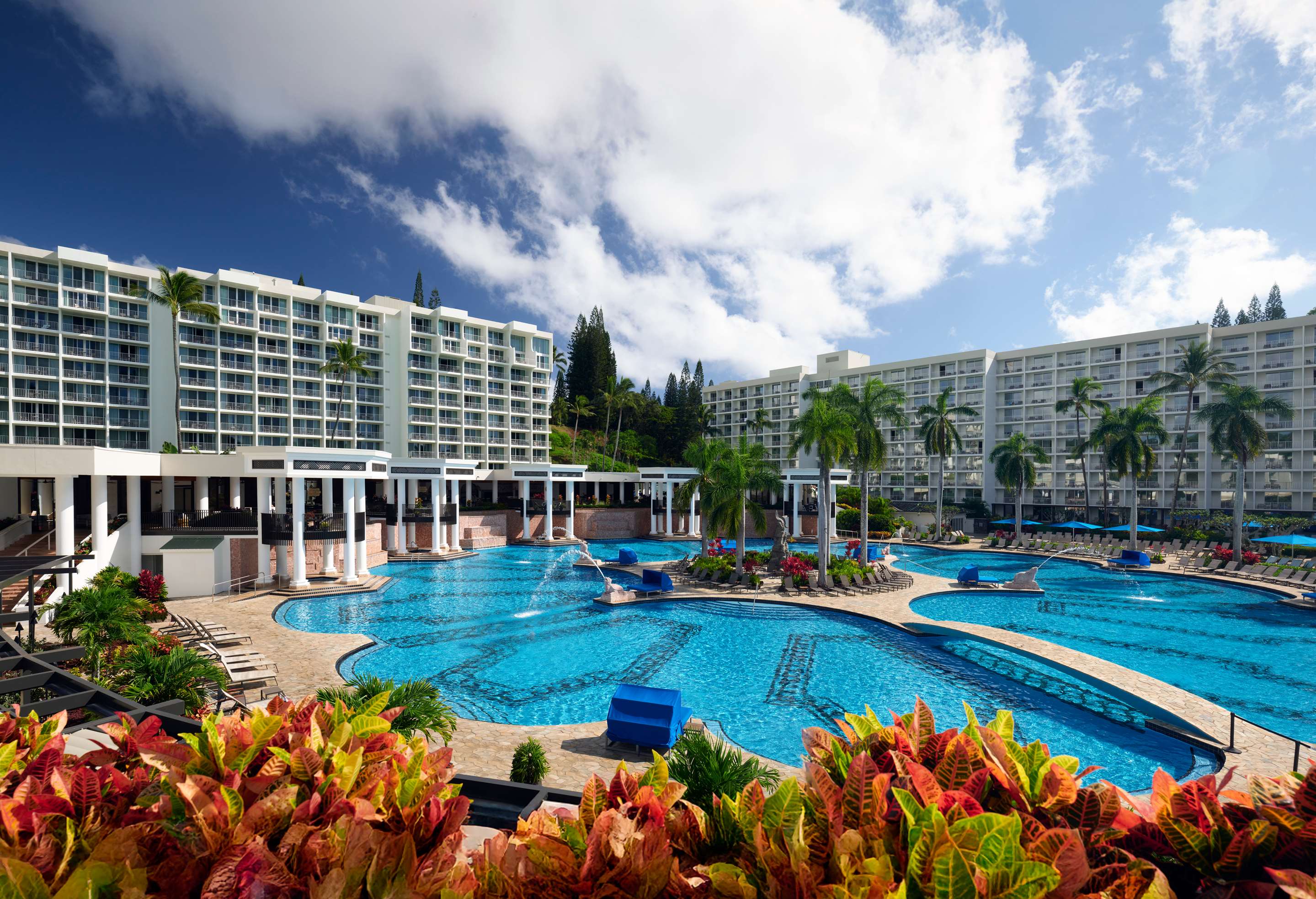 TRS Kauai Exterior Outdoor Pool Daytime