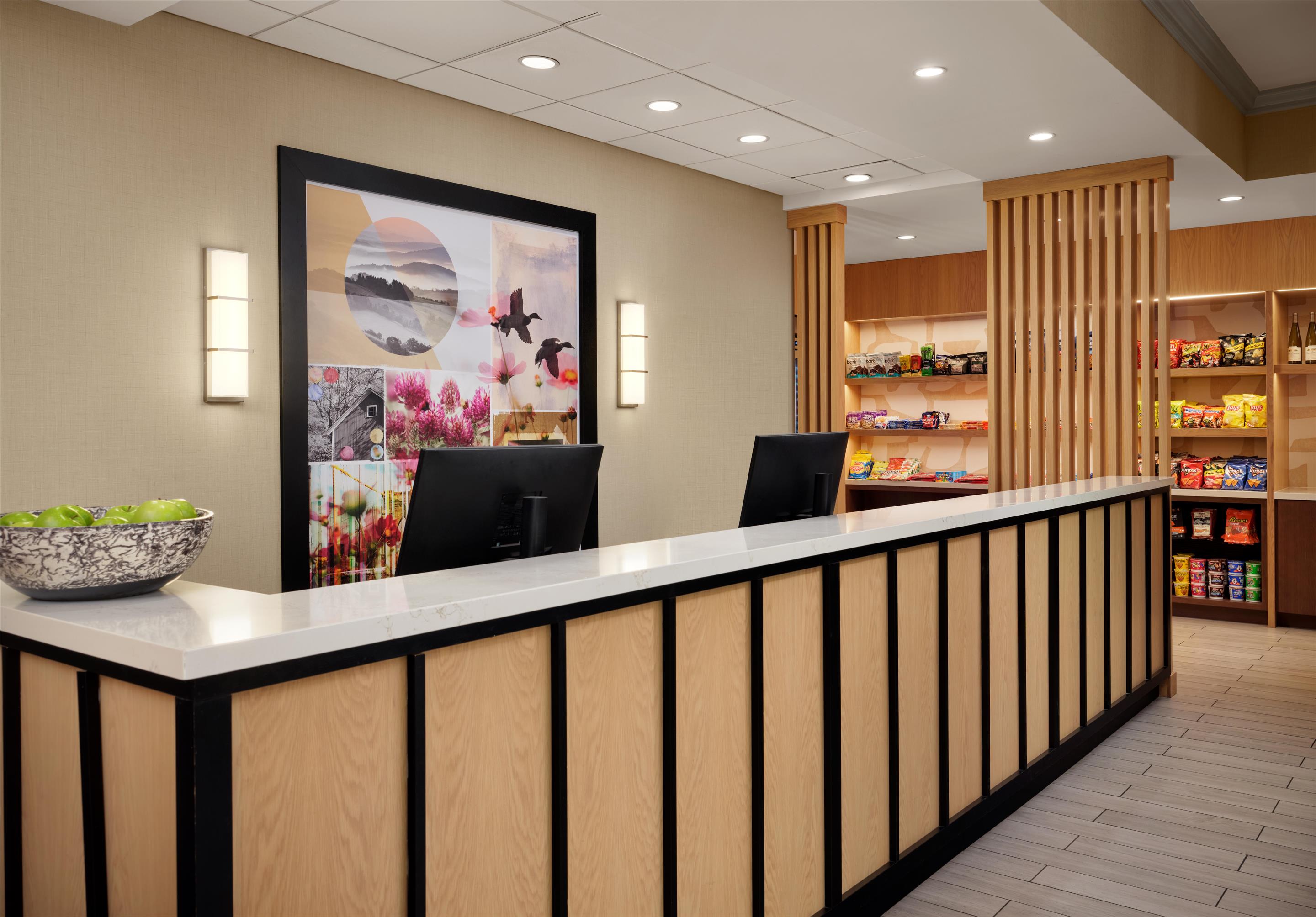 Chicago Sonesta front desk