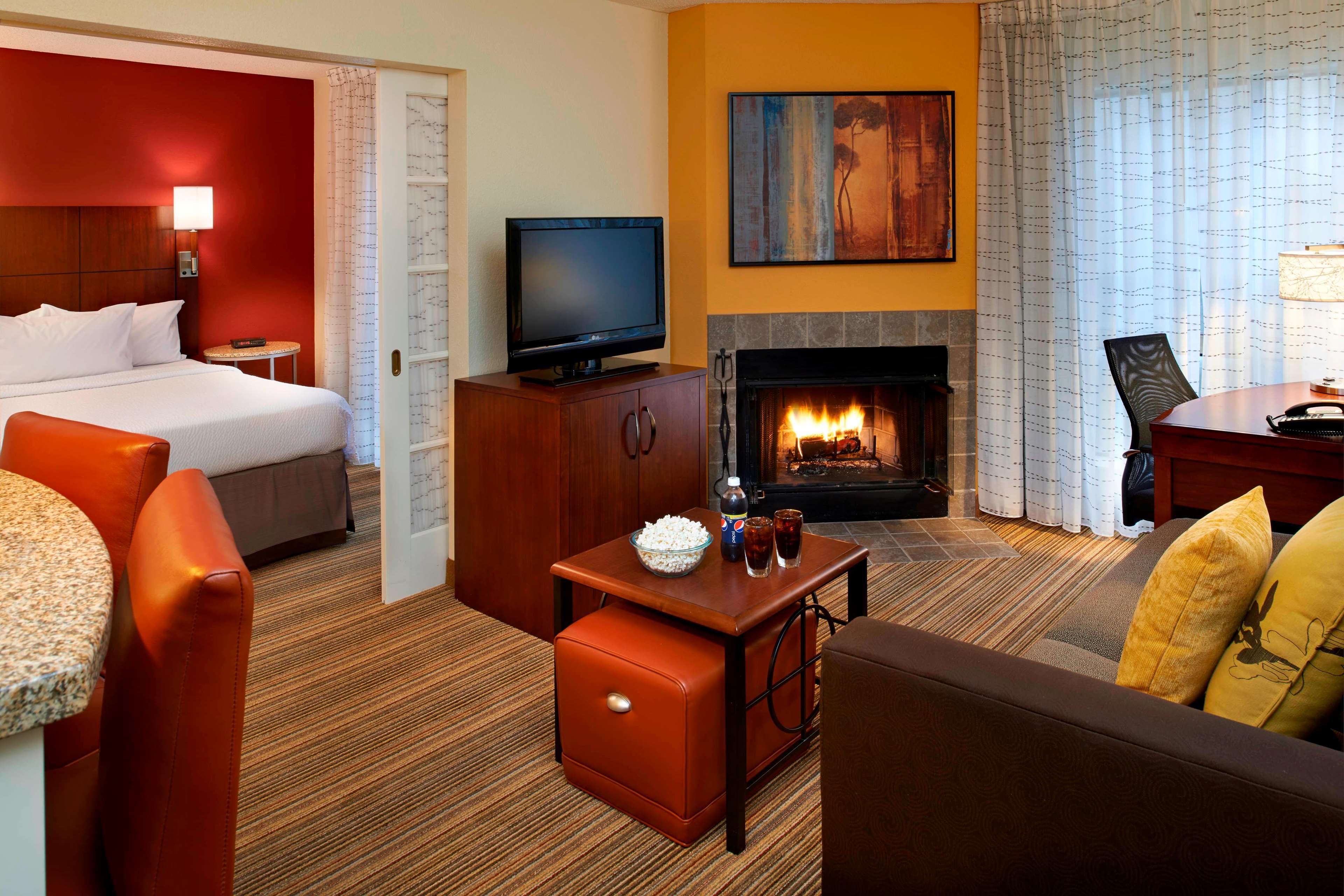 One Bedroom Suite - Queen - Fireplace image