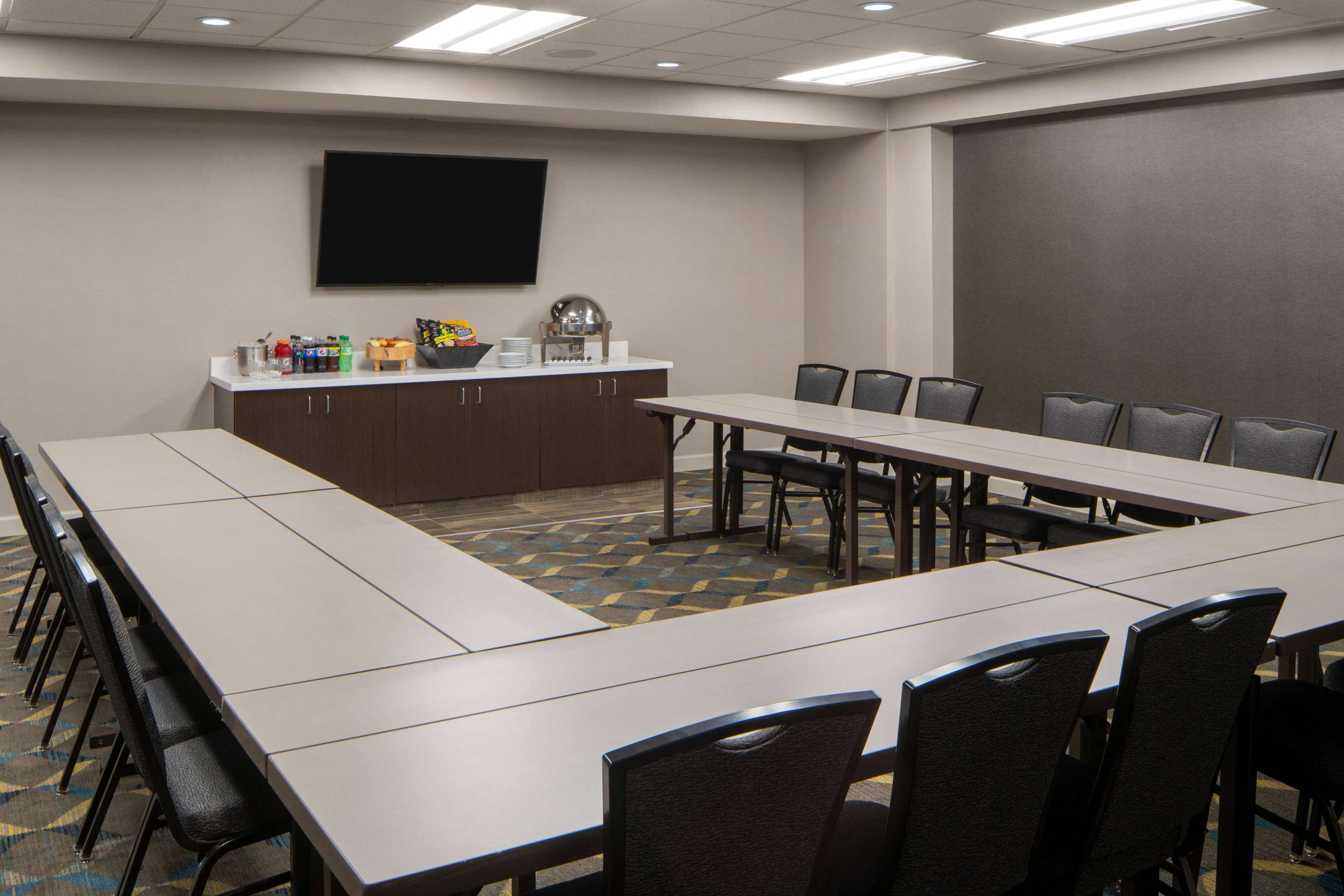 Meeting room u shaped setup