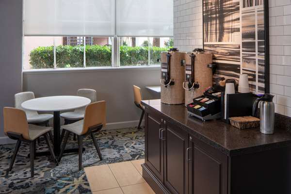 Amenities - Sonesta ES Suites Convention Center New Orleans