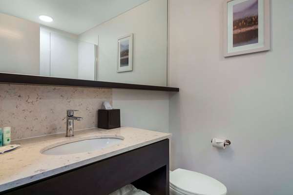  - Quality Inn Nanaimo