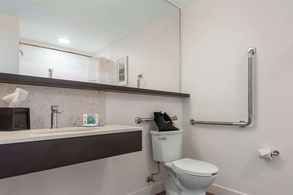  - Quality Inn Nanaimo