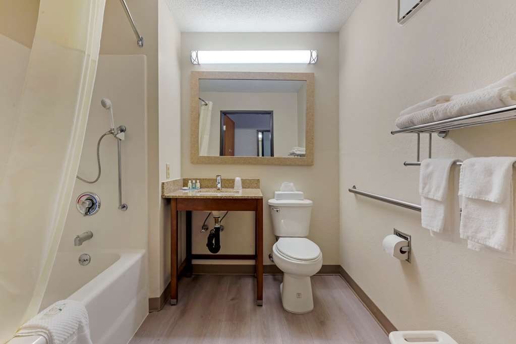 QUALITY INN LEE-guestroom-Guest Room,Bathroom,On-Site.jpg
