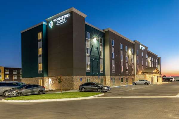 Exterior view - WoodSpring Suites Airport Bakersfield