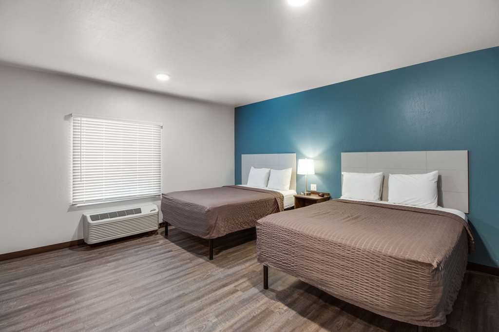 WOODSPRING SUITES BAKERSFIELD  AIRP-guestroom-Guest Room,On-Site.jpg