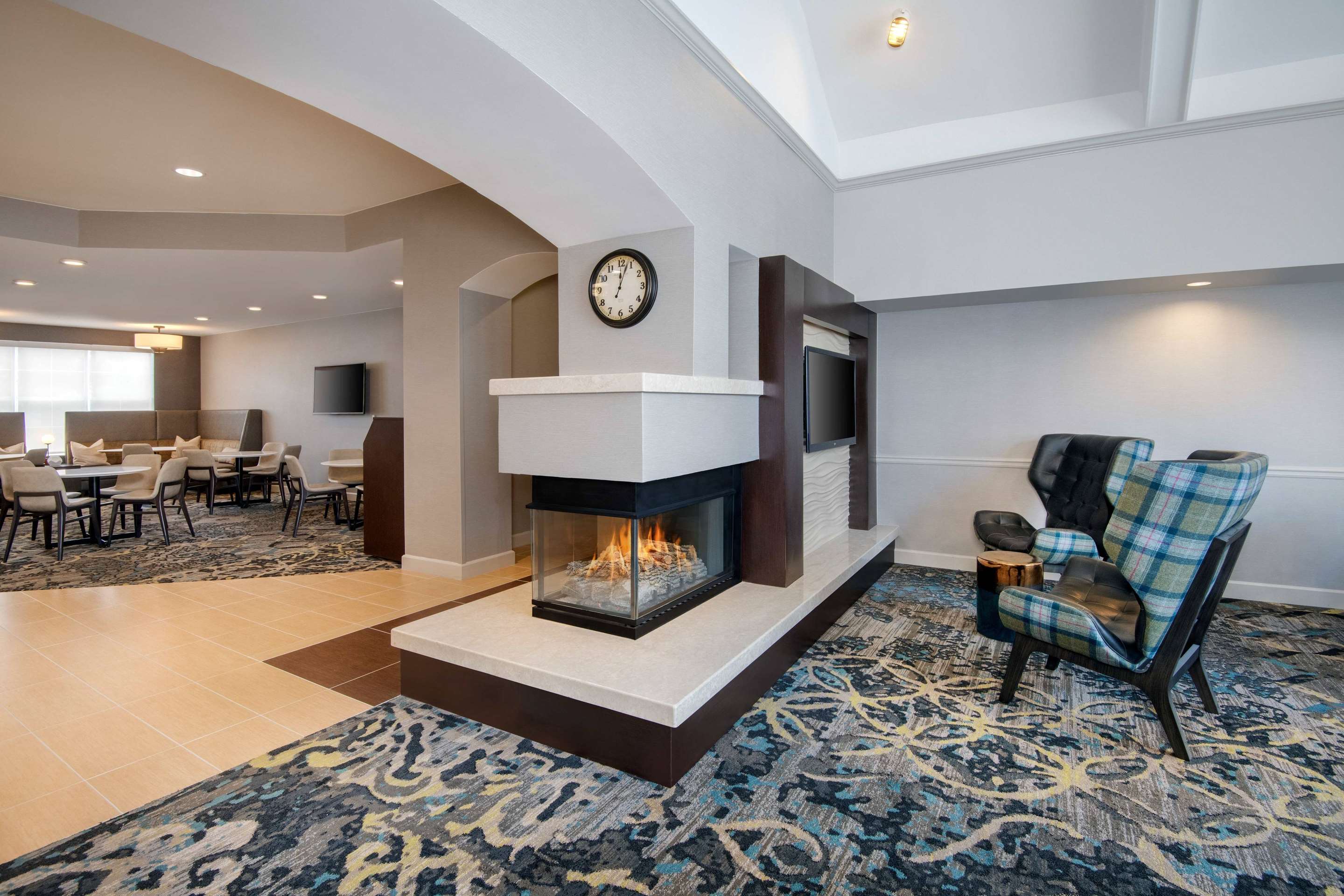 Lobby fireplace | Sonesta ES Suites Atlanta Kennesaw Town Center
