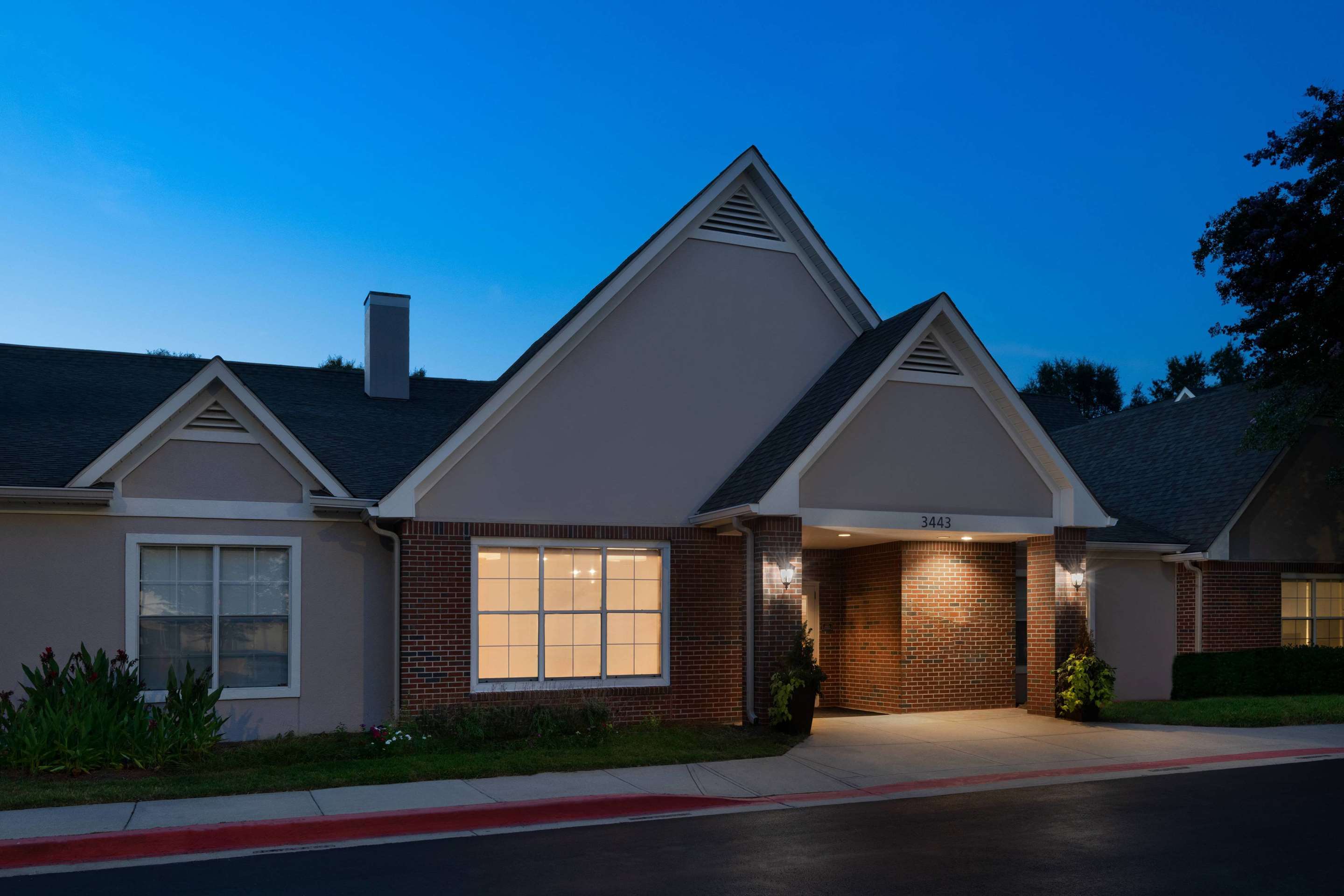 Exterior entrance night | Sonesta ES Suites Atlanta Kennesaw Town Center