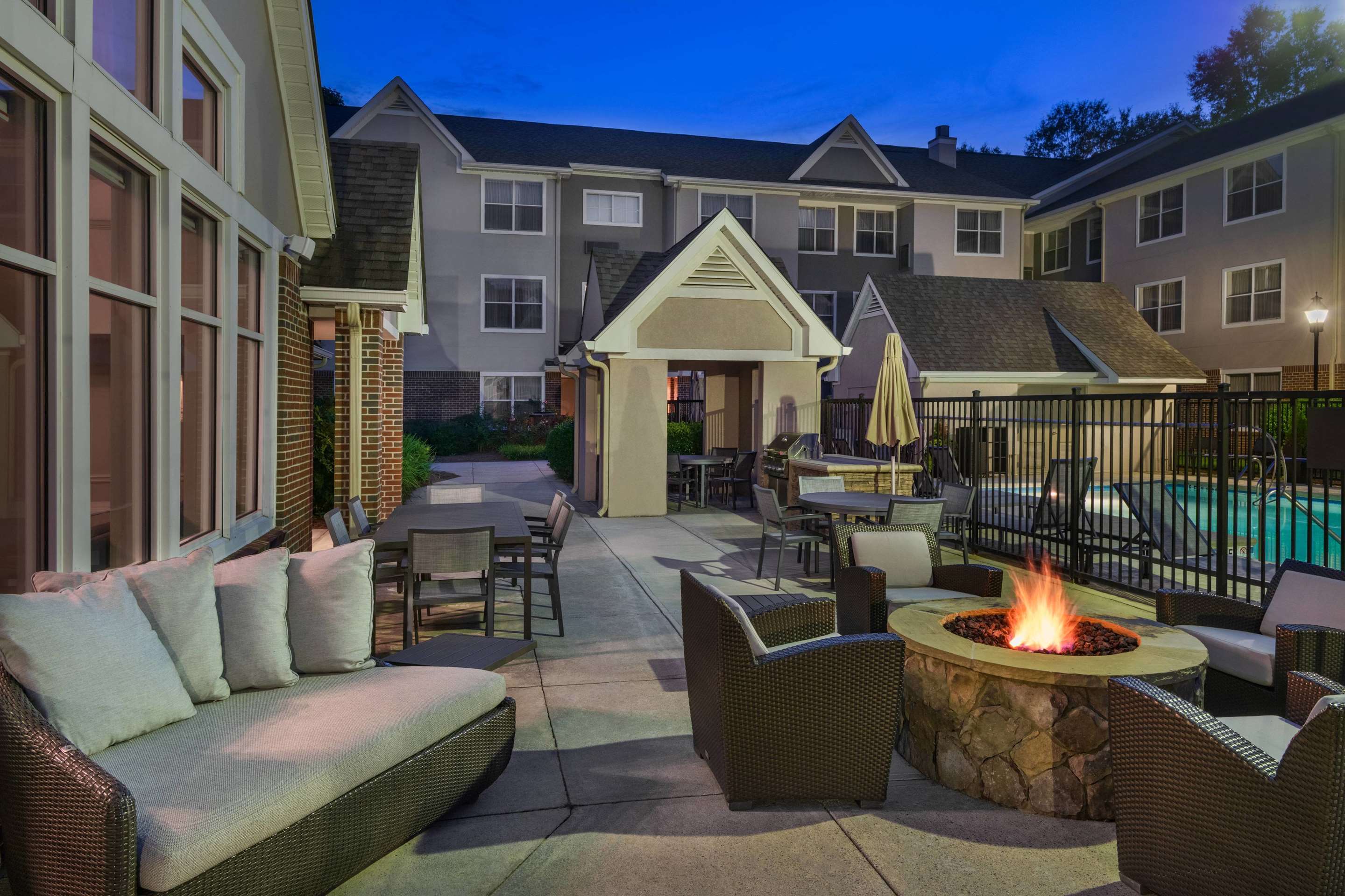 Fire pit and bbq grill | Sonesta ES Suites Atlanta Kennesaw Town Center