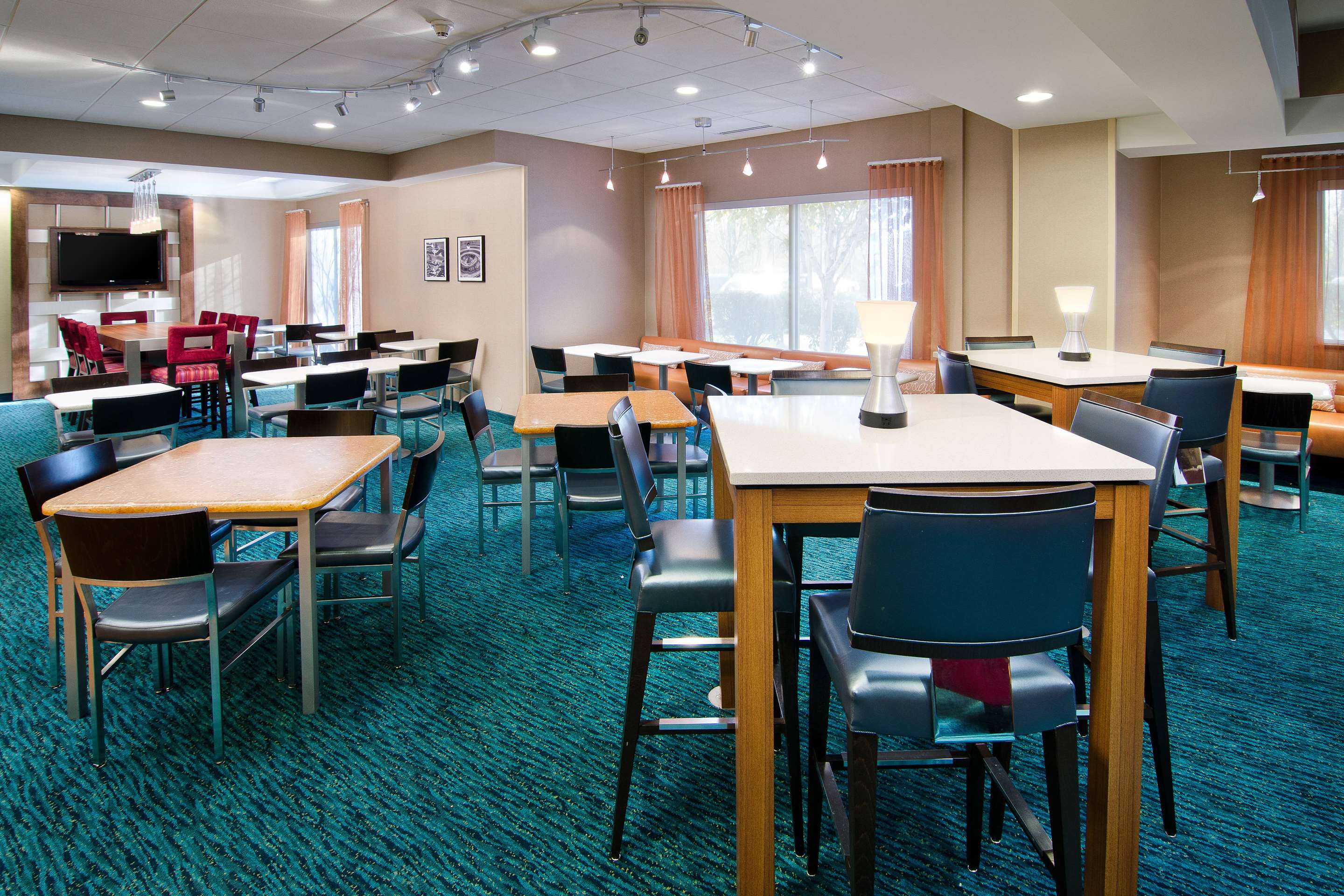 Breakfast seating area | Sonesta Select Seattle Renton Suites