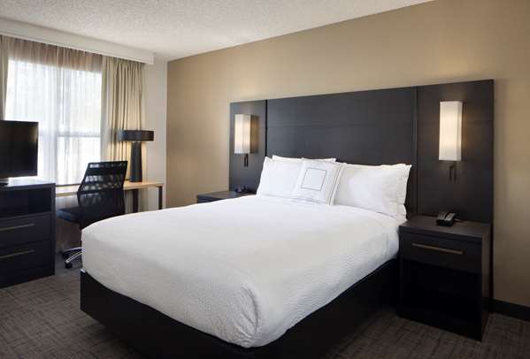 Suite - Sonesta ES Suites Fresno
