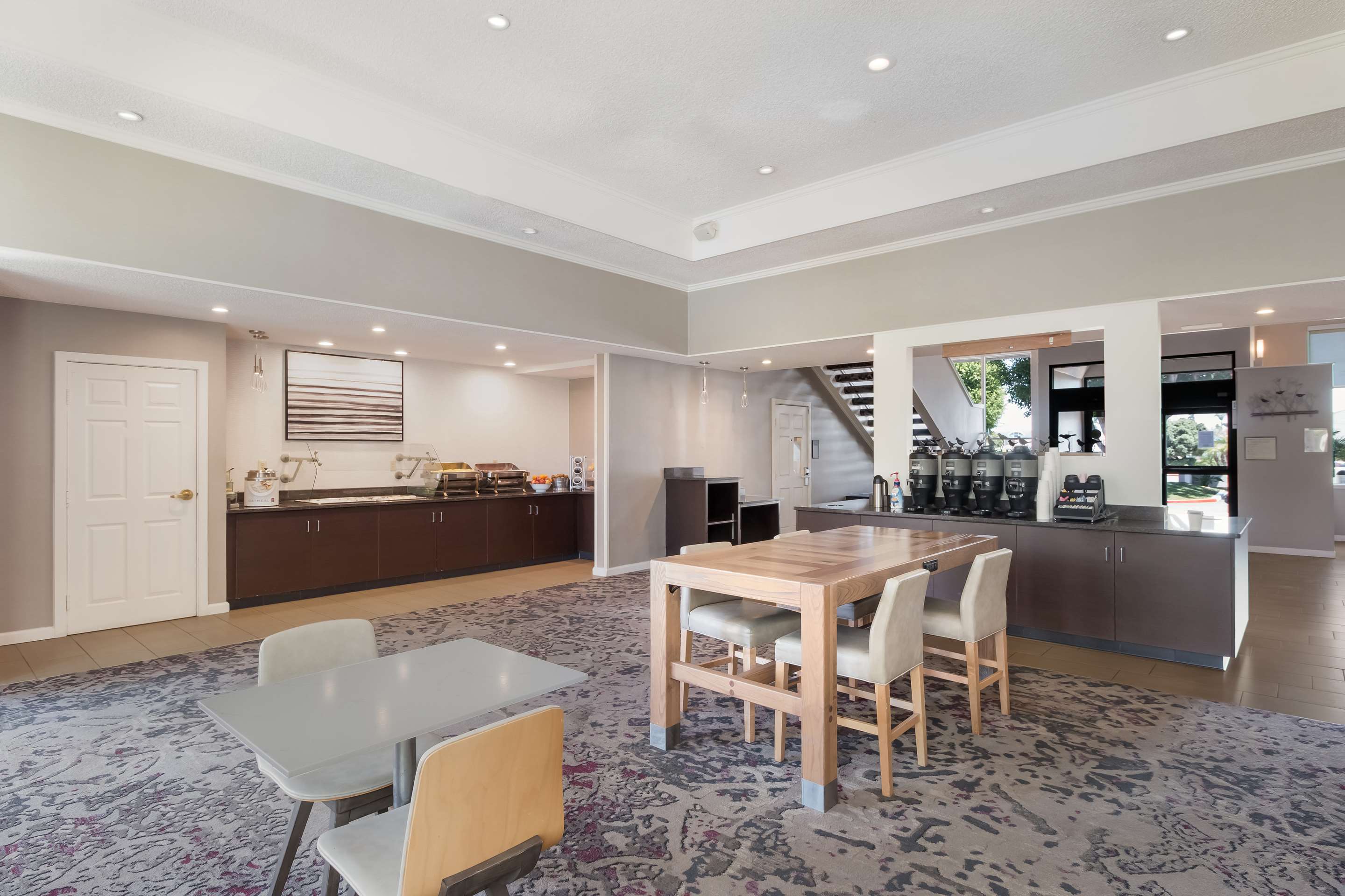 Breakfast area | Sonesta ES Suites Huntington Beach Fountain Valley