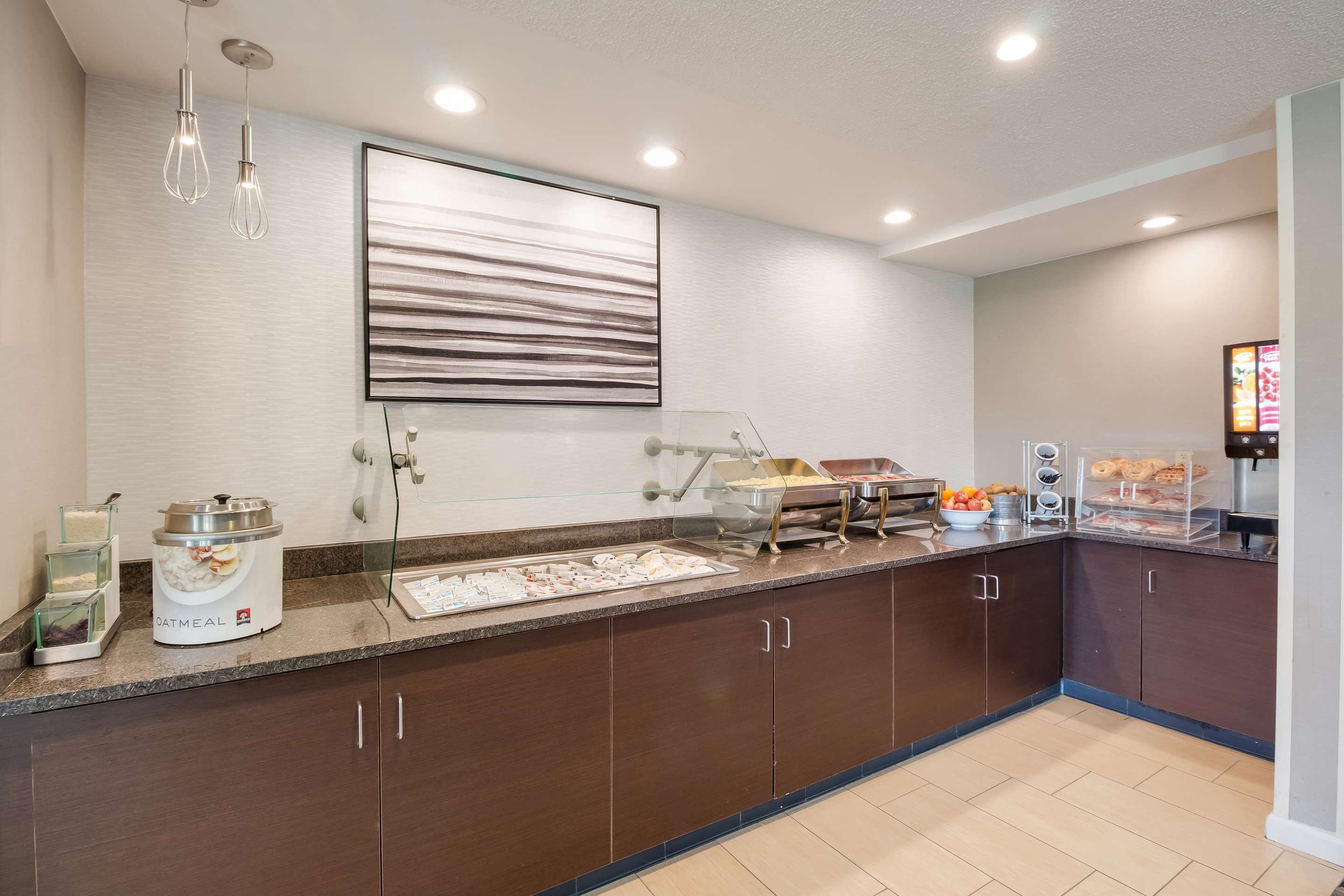 Breakfast area | Sonesta ES Suites Huntington Beach Fountain Valley