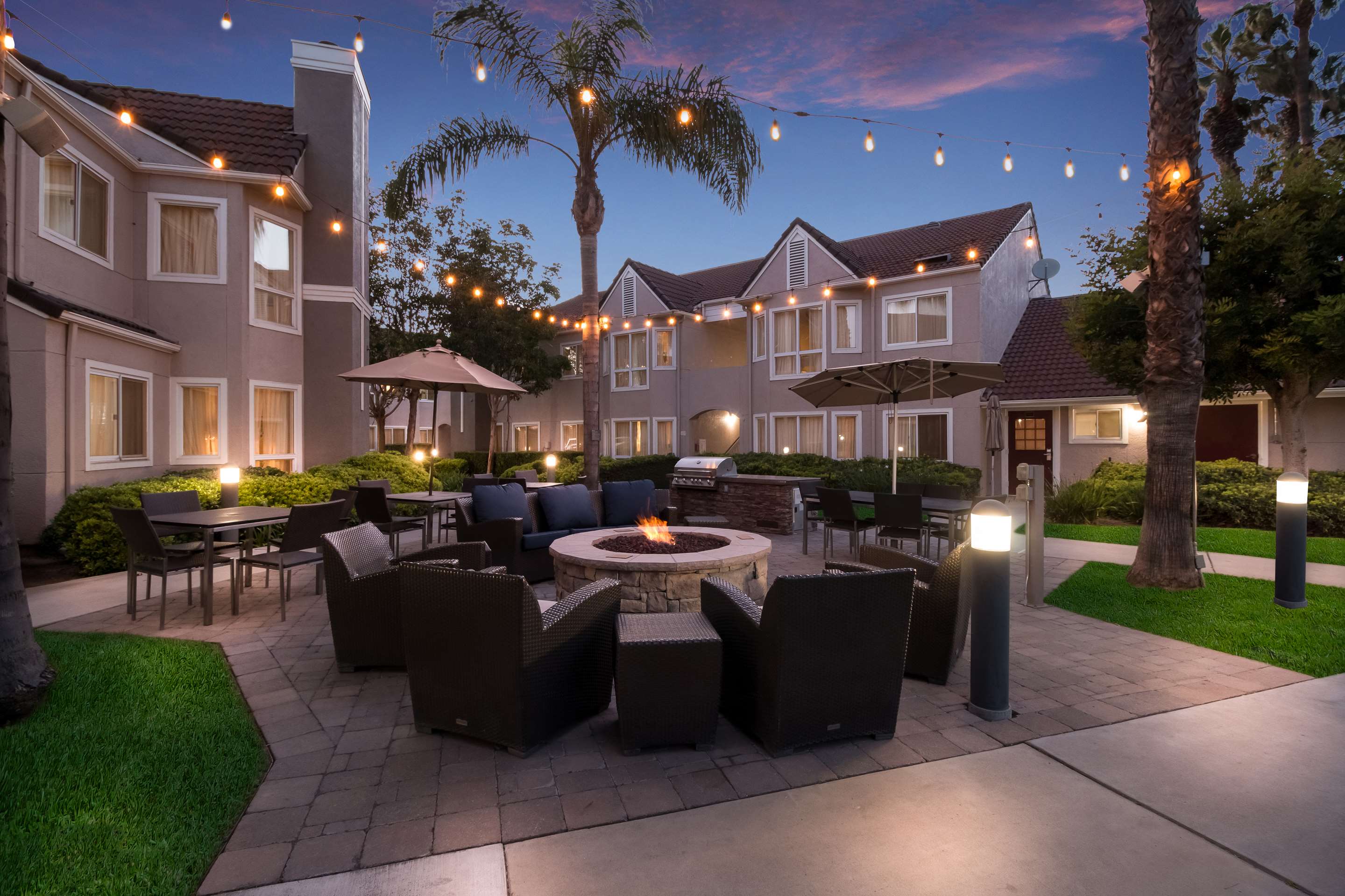 Firepit and BBQ Twlight | Sonesta ES Suites Huntington Beach Fountain Valley