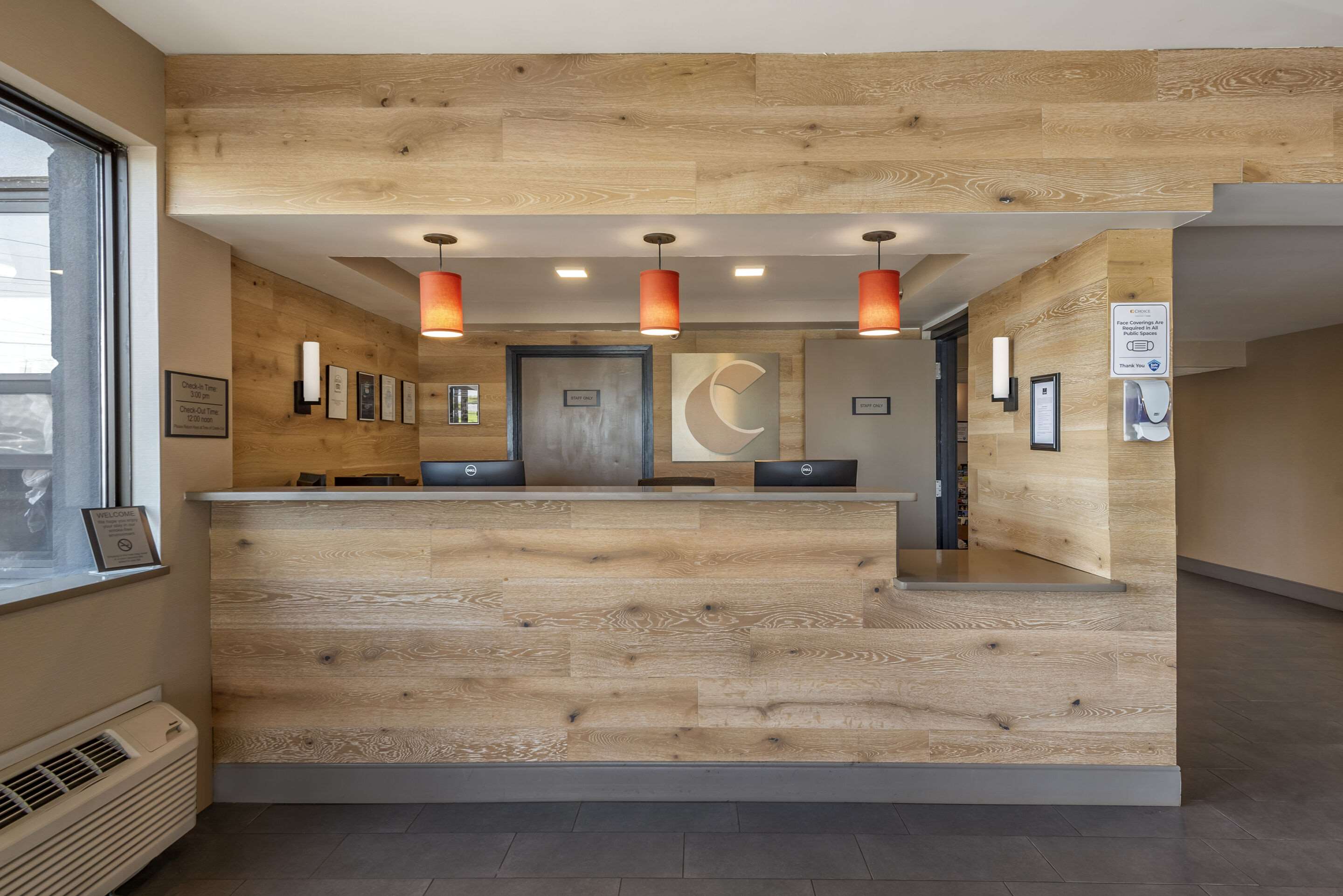 Front desk | Comfort Inn & Suites Syracuse North