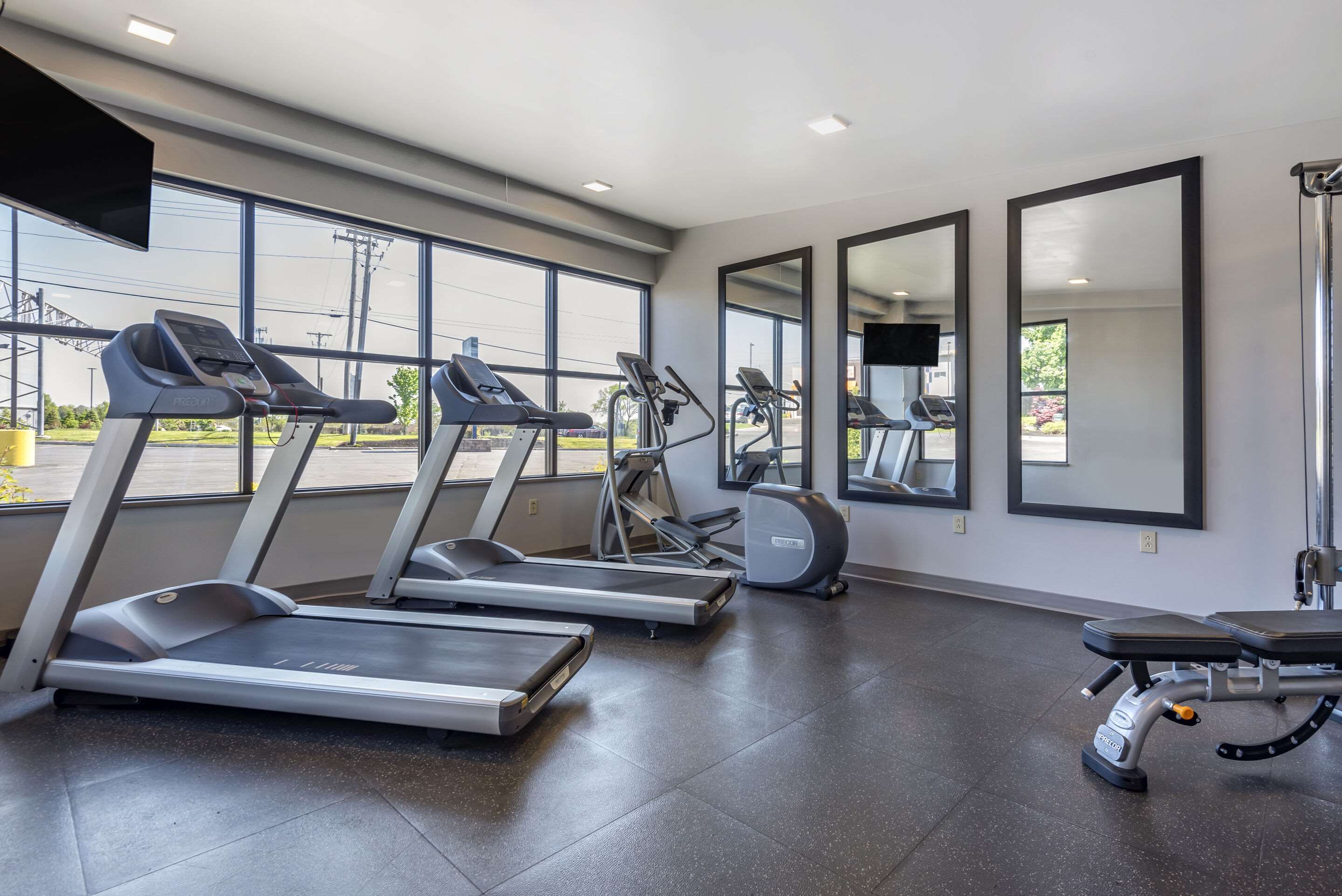 Fitness center | Comfort Inn & Suites Syracuse North