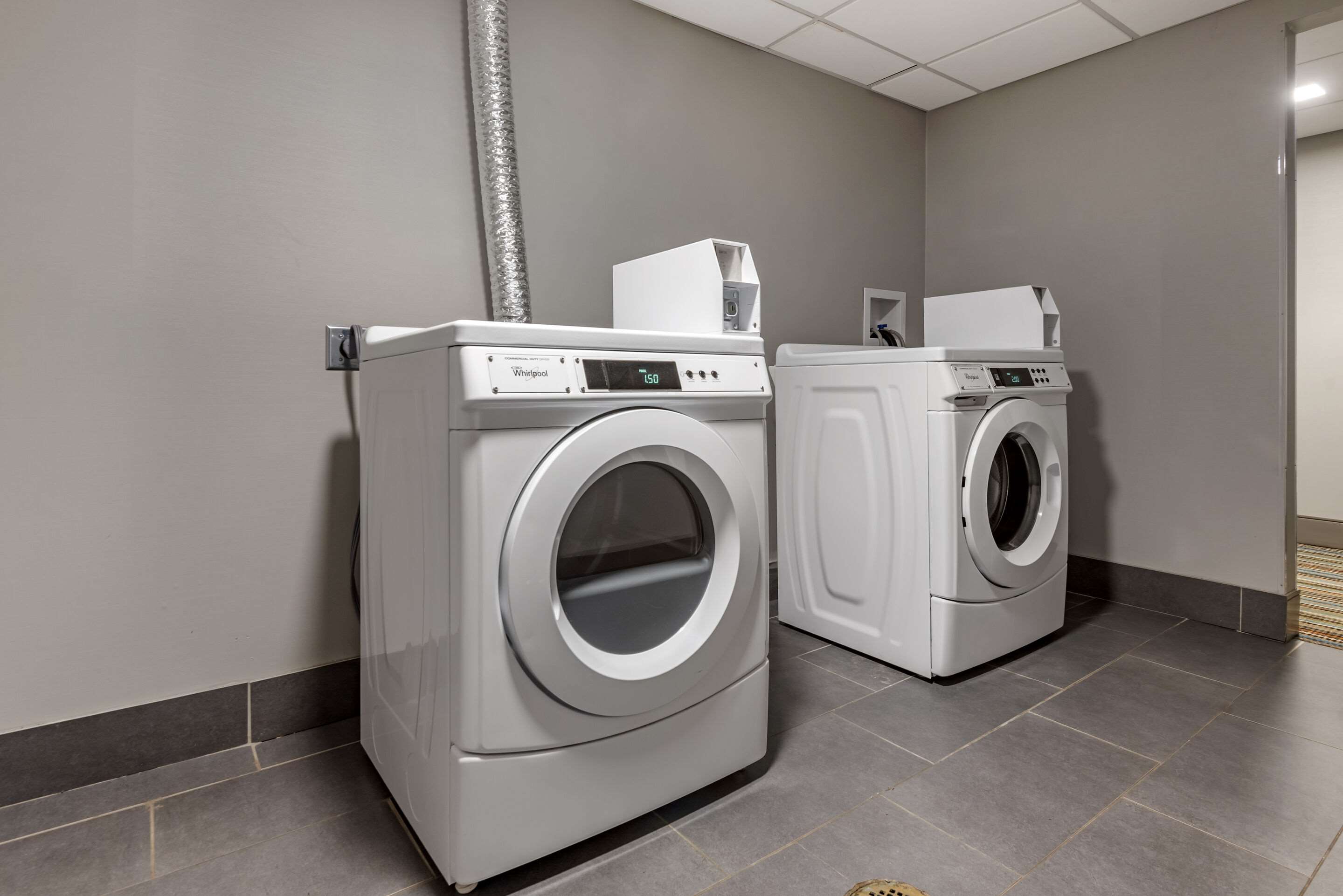 Guest laundry facilities | Comfort Inn & Suites Syracuse North