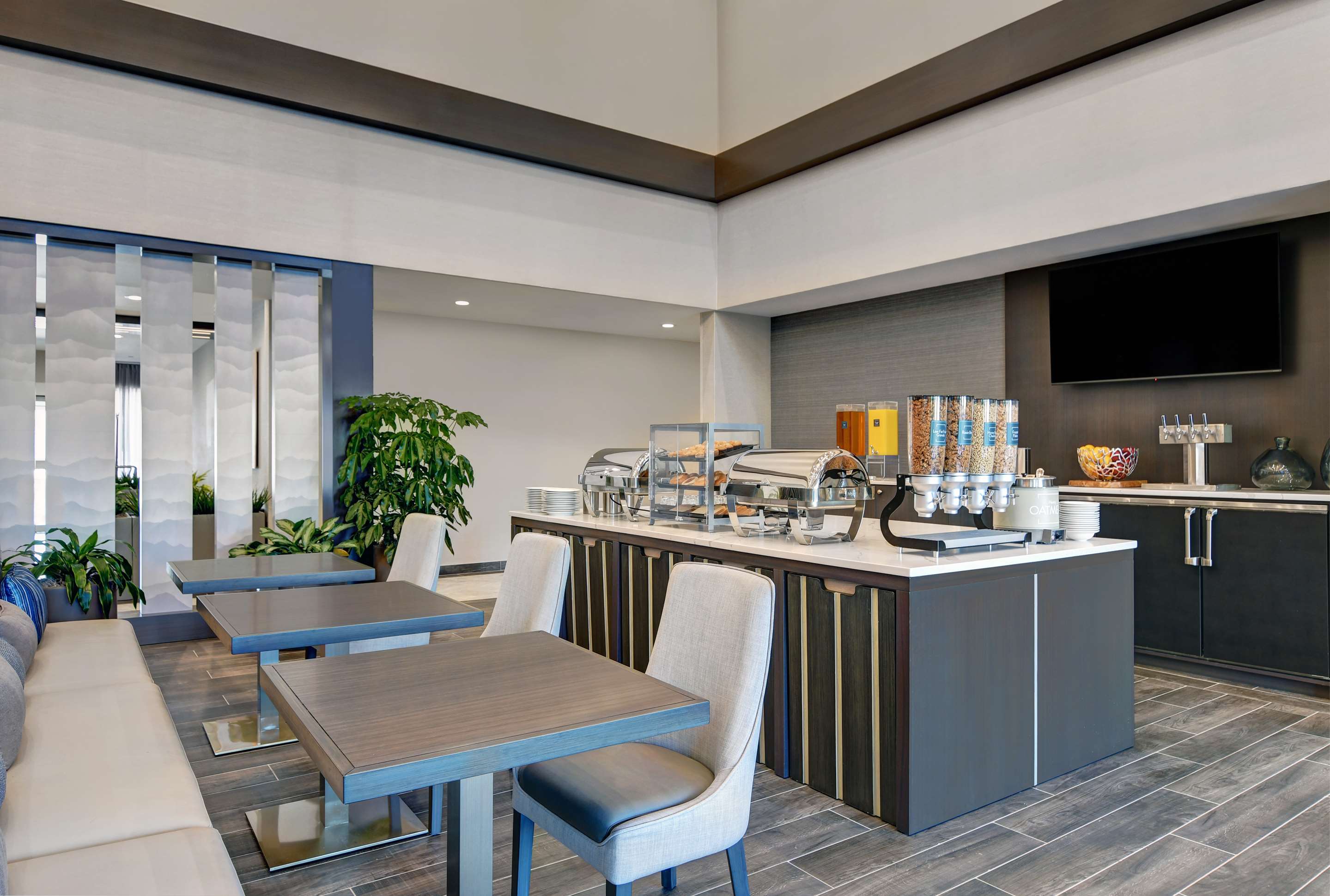 Breakfast Area | Homewood Suites by Hilton Edison Woodbridge