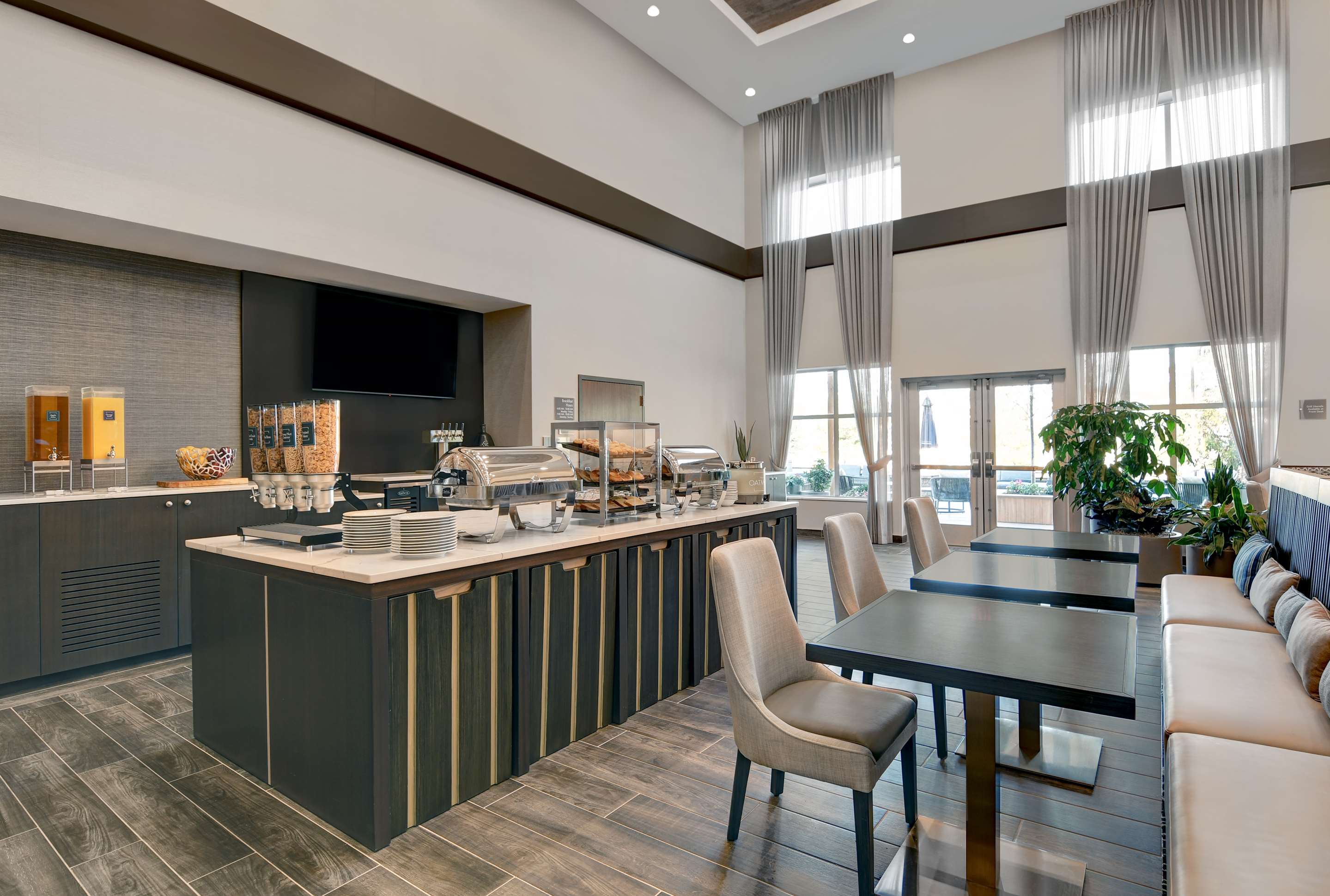 Breakfast Area | Homewood Suites by Hilton Edison Woodbridge