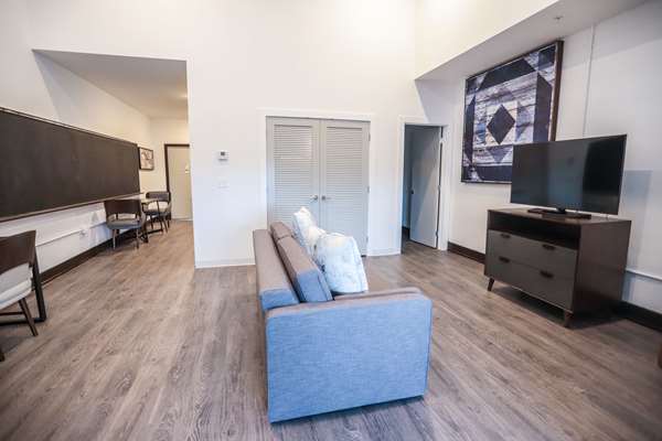  - Leavenworth Local Hotel