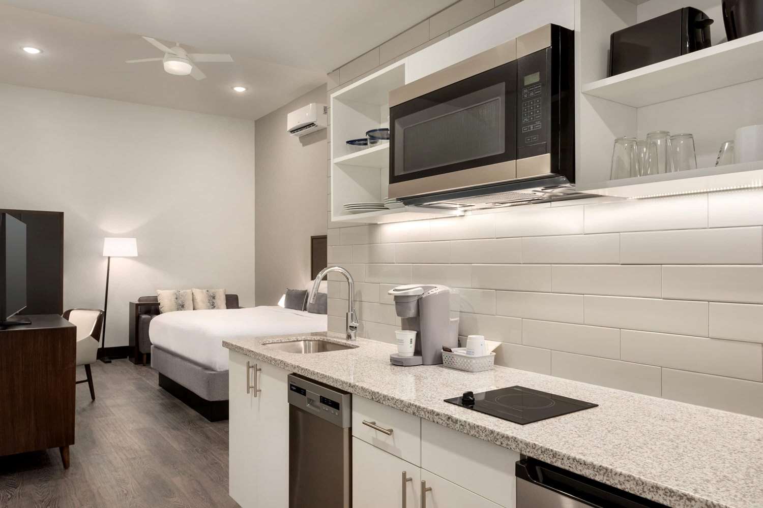 Leavenworth Local Hotel, KS See Discounts