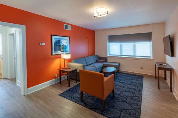  - Collegian Hotel Syracuse - I-81, Exit 18
