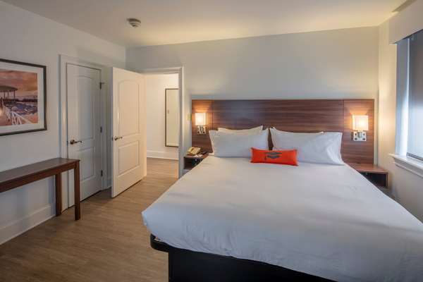  - Collegian Hotel Syracuse - I-81, Exit 18