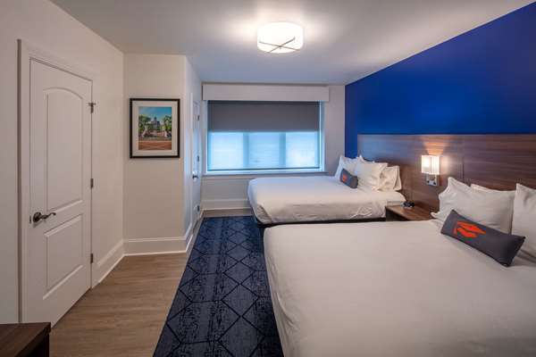  - Collegian Hotel Syracuse - I-81, Exit 18