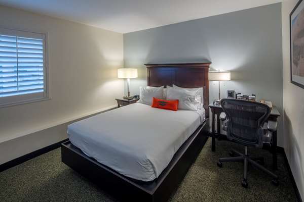 - Collegian Hotel Syracuse - I-81, Exit 18