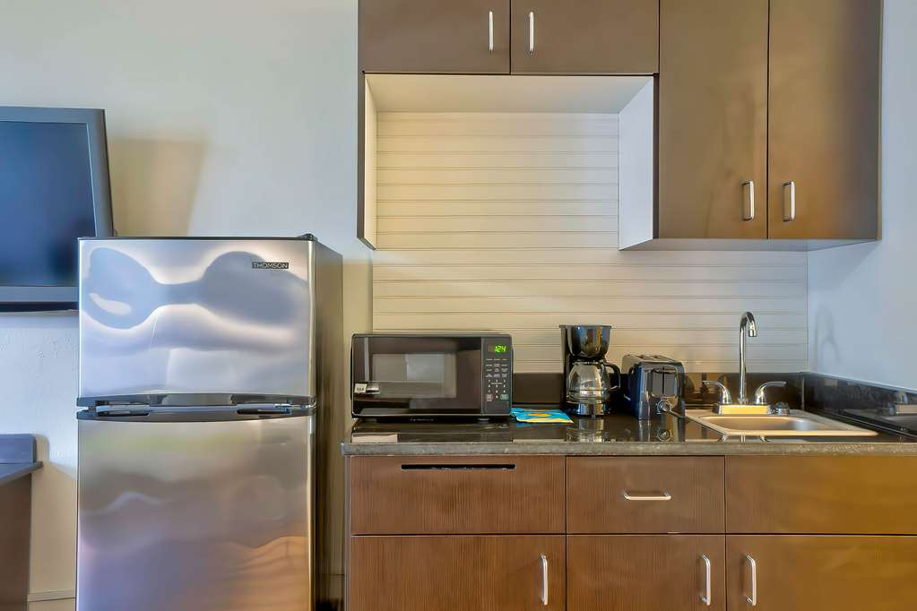 STUDIO 6 GAINESVILLE FL-guestroom-Guest Room,Suite,On-Site.jpg