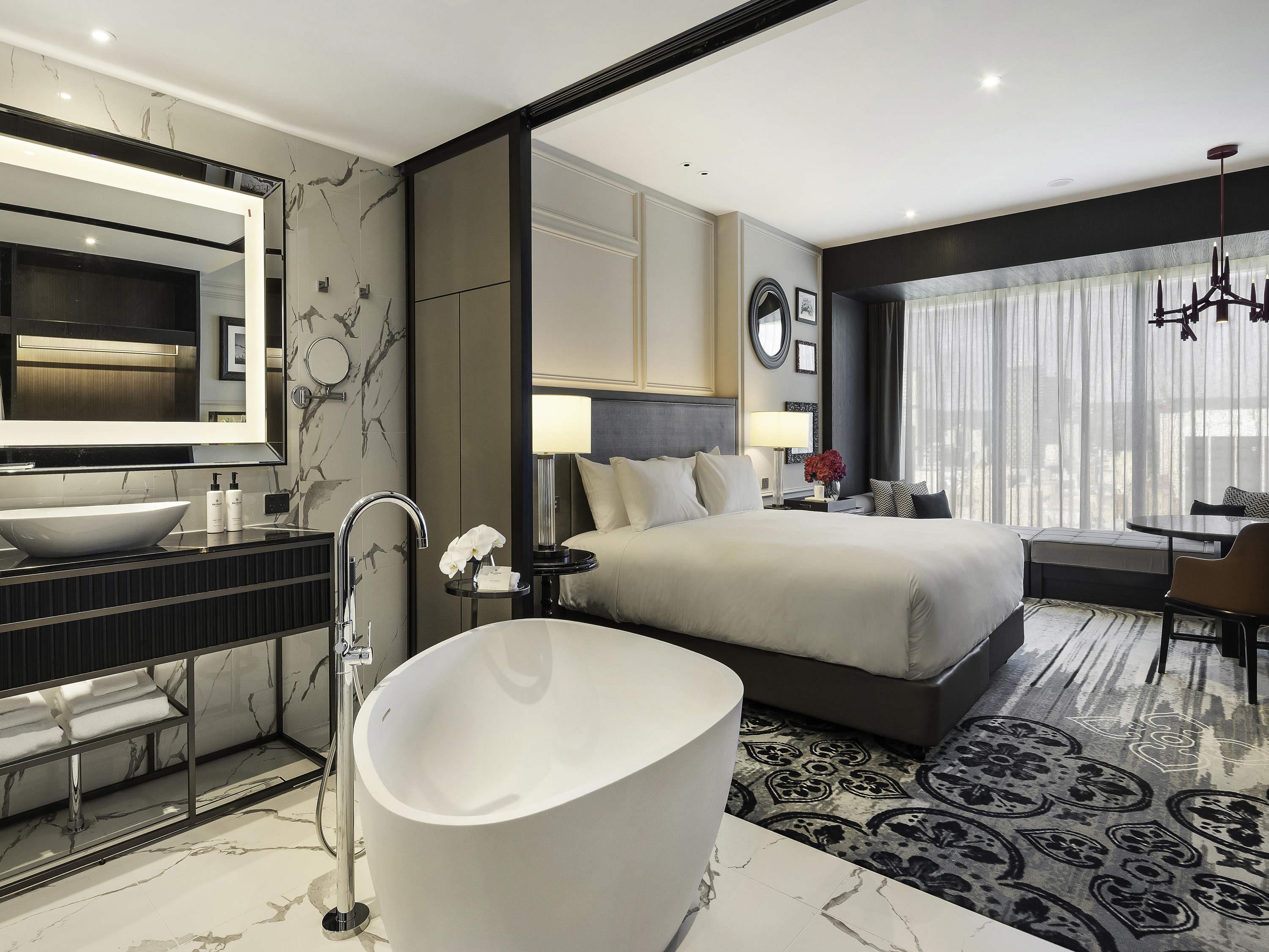 Sofitel Adelaide Room Type - LUXURY ROOM, 1 King Bed, City or Hills View