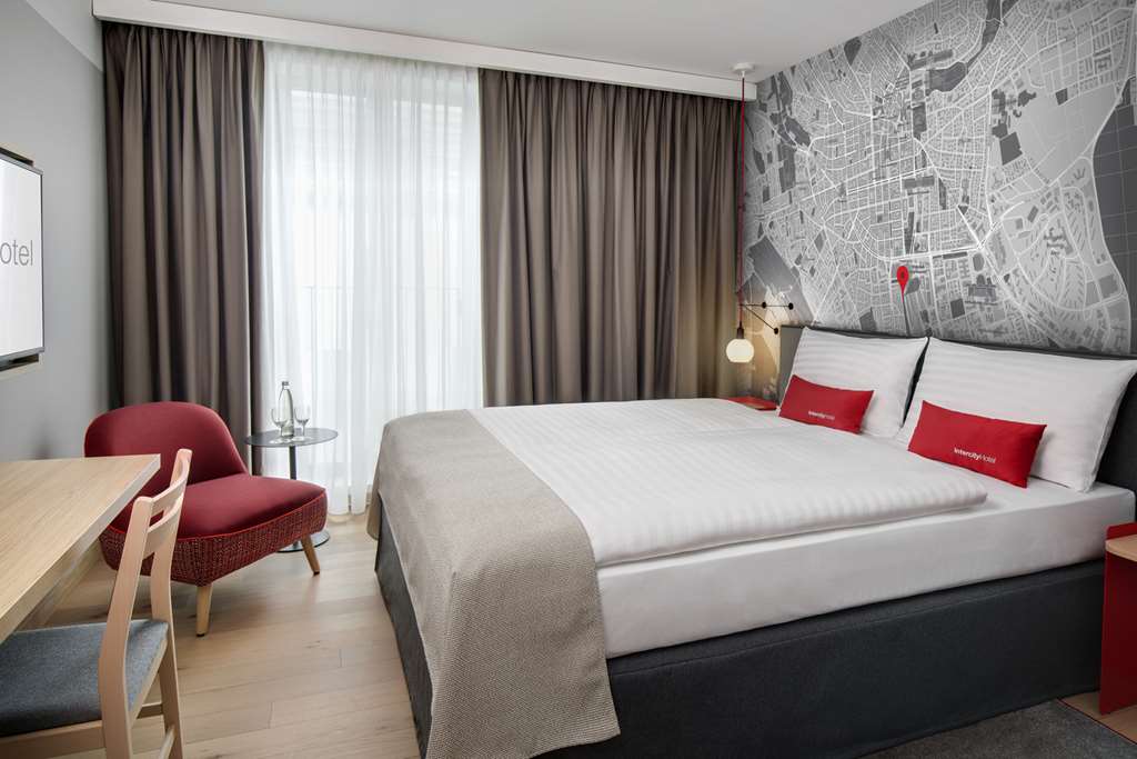 IntercityHotel Wiesbaden-guestroom-Guest Room,On-Site.jpg