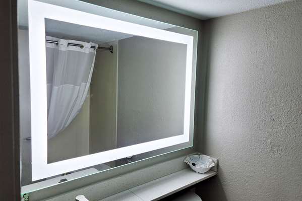  - Wingate by Wyndham Hotel Airport Wichita