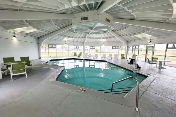 Pool - Wingate by Wyndham Hotel Airport Wichita
