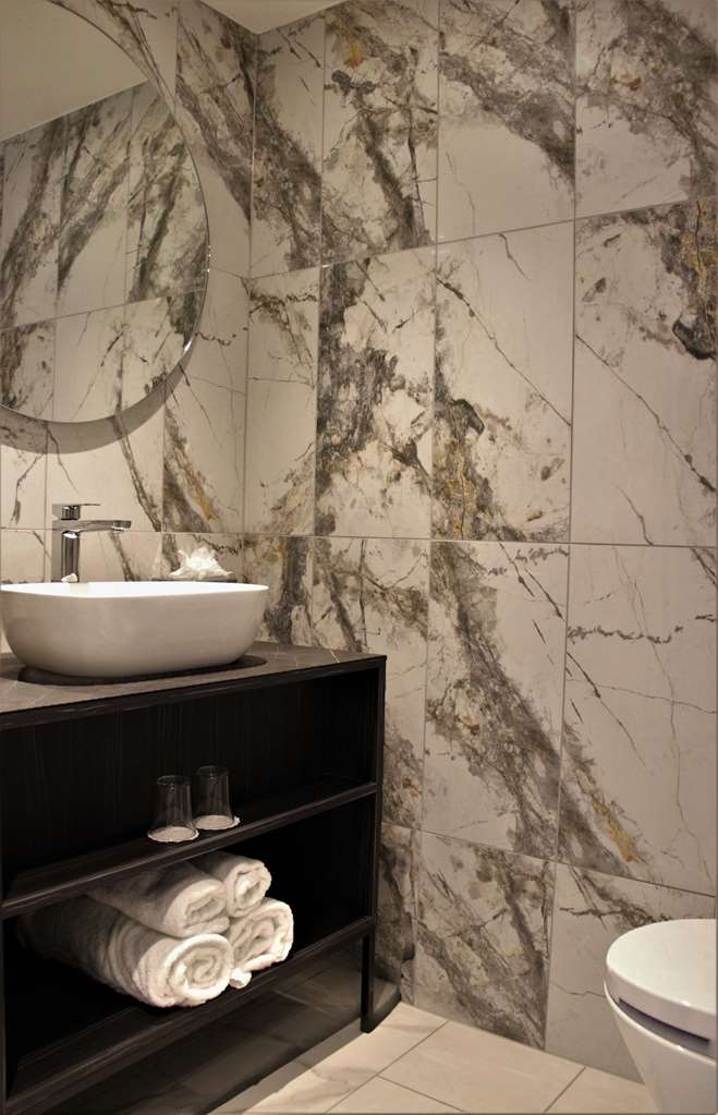 RIVER NESS HOTEL, RD INDIVIDUALS-guestroom-Guest Room,Bathroom,On-Site.jpg