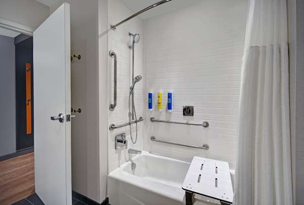  - Tru by Hilton Troy - I-75, Exit 67