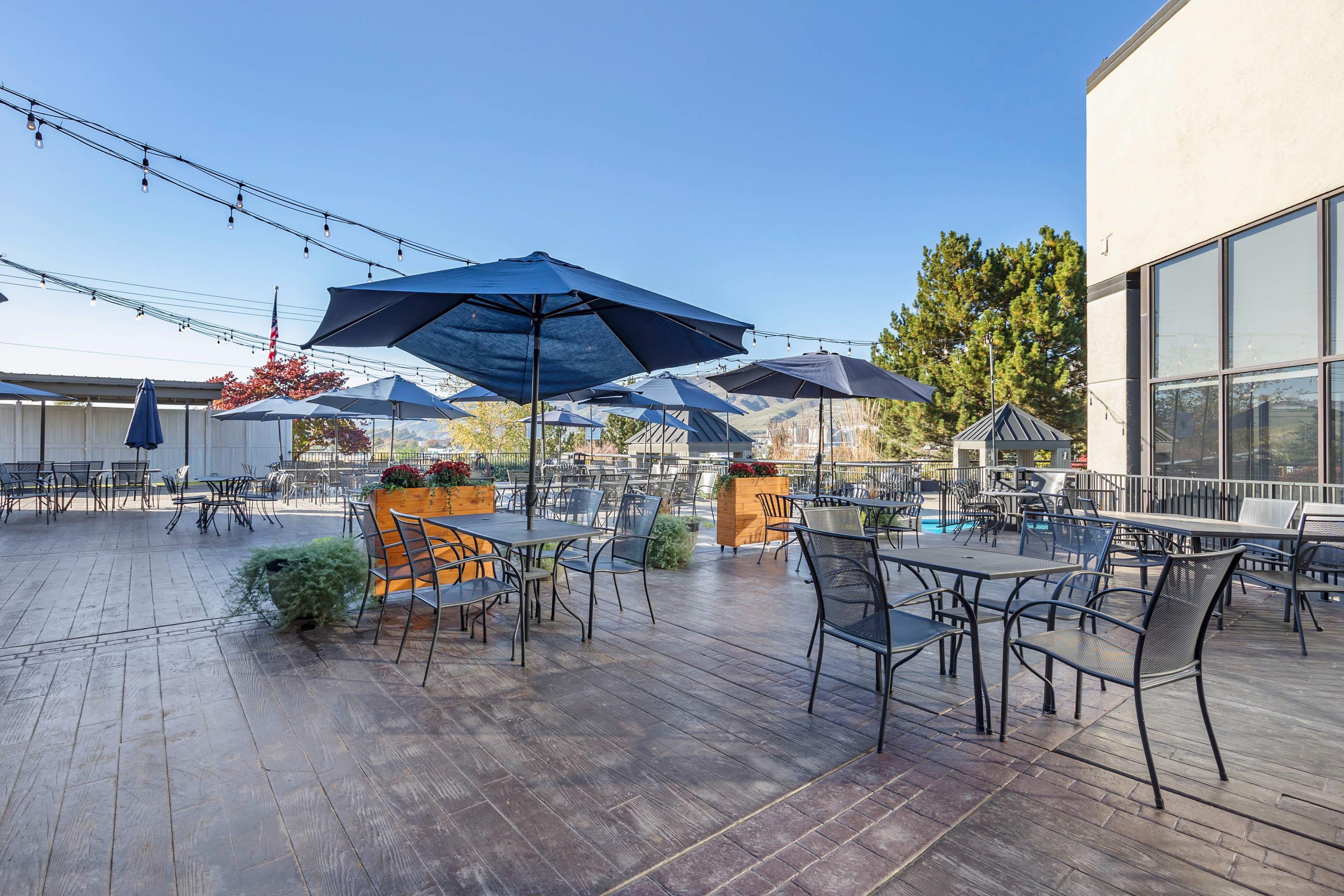 Patio | Hell Canyon Grand Hotel, Ascend Hotel Collection