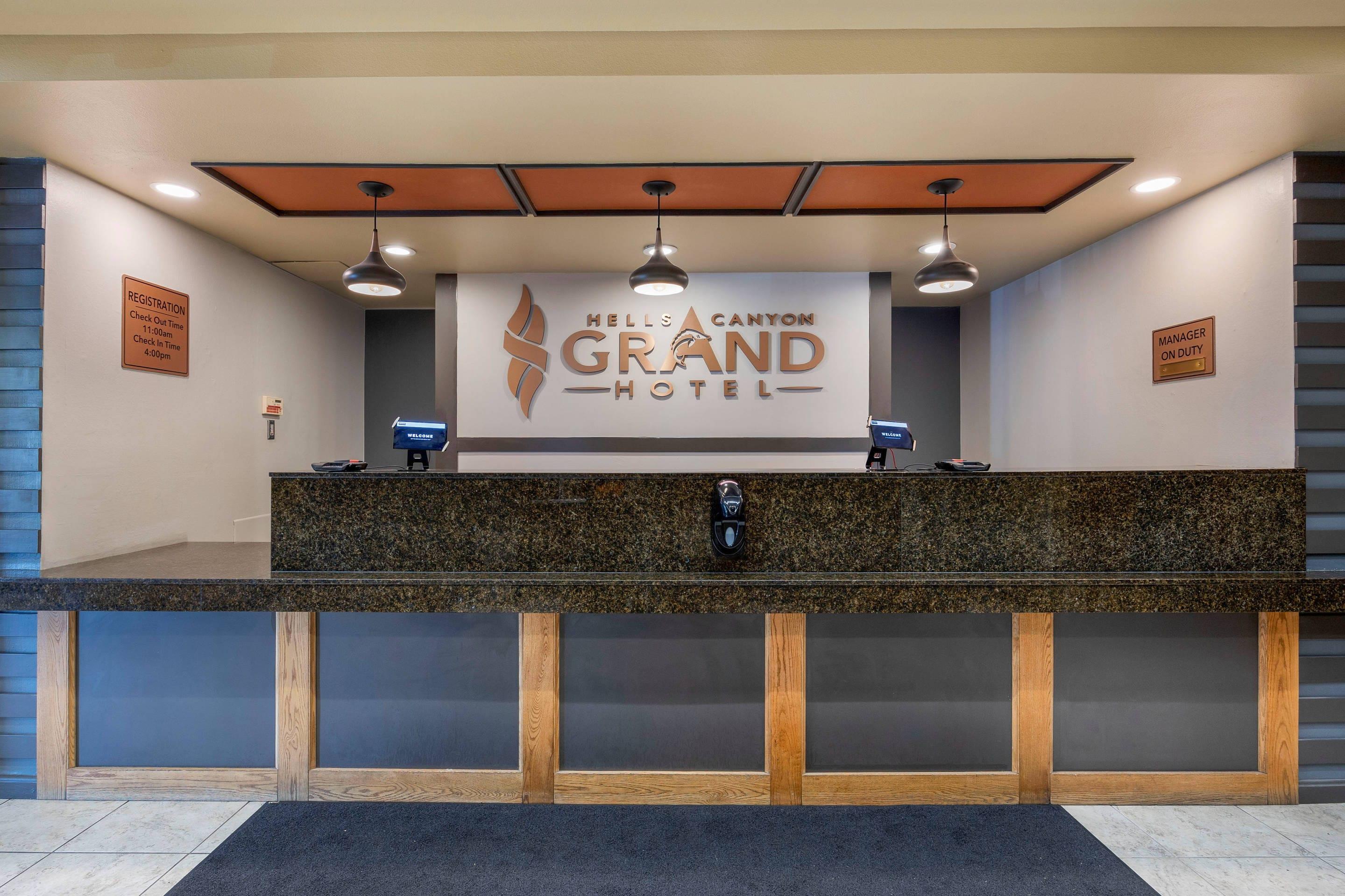 Front desk | Hell Canyon Grand Hotel, Ascend Hotel Collection