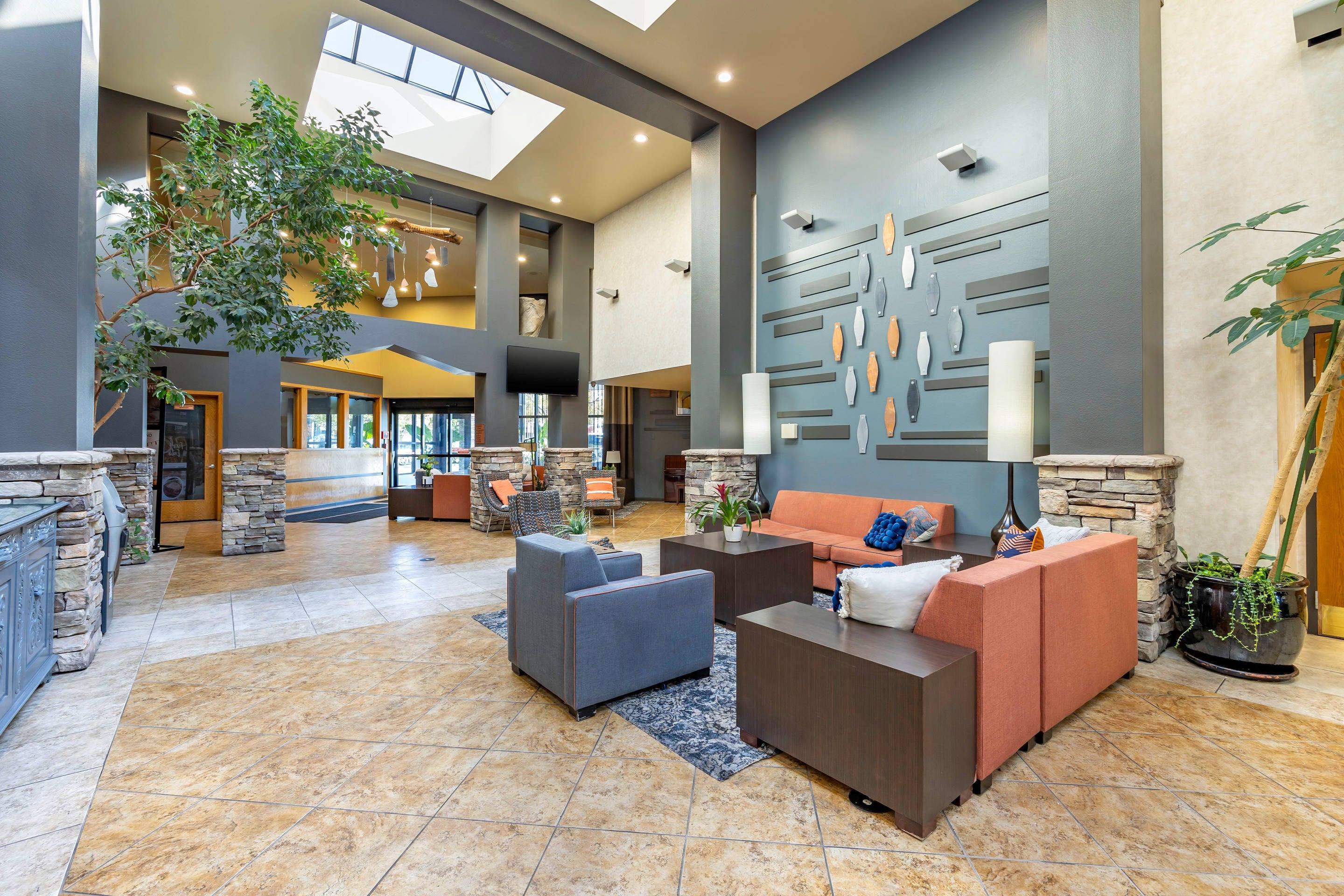 Spacious lobby with sitting area | Hell Canyon Grand Hotel, Ascend Hotel Collection